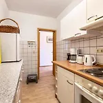Groth's 아파트 *